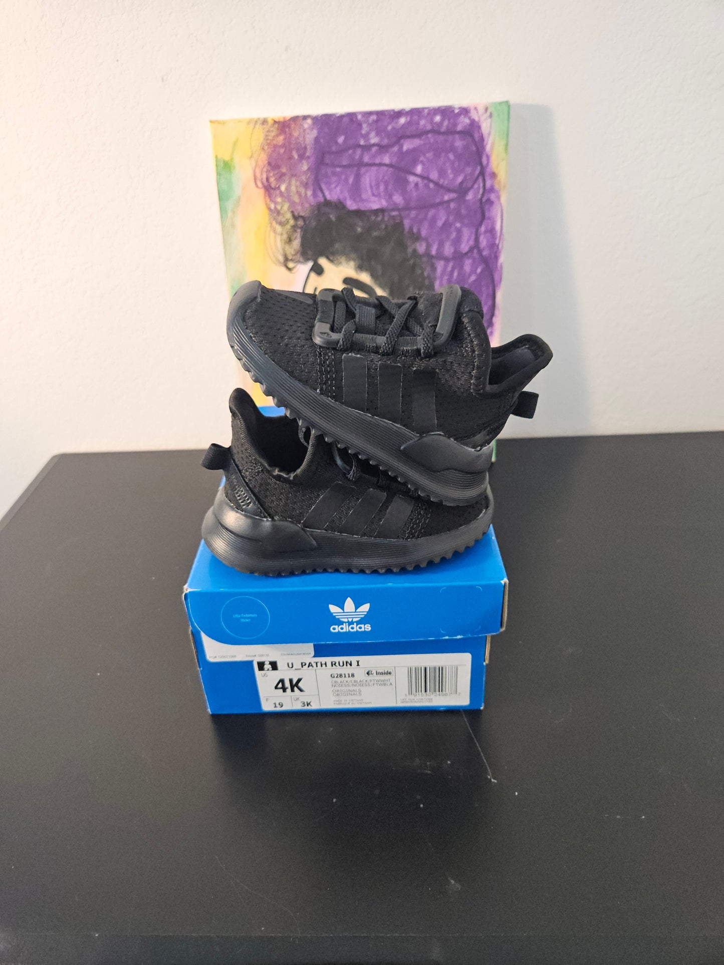 Size 4c - Kids Adidas All Black