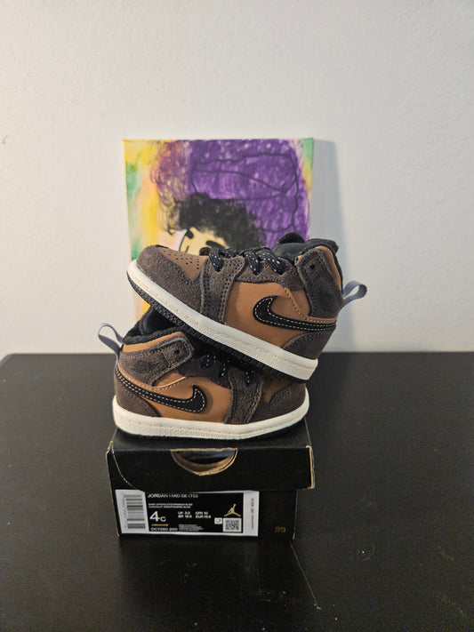 Size 4c - Chocolate Jordan 1's