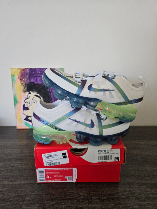 Size 4y - Nike Vapormax's