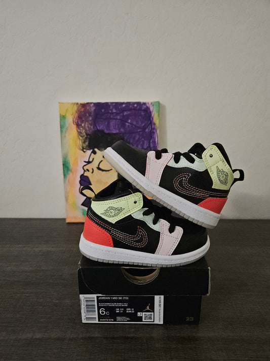 Size 6c - Kids Glow In The Dark Jordan 1's