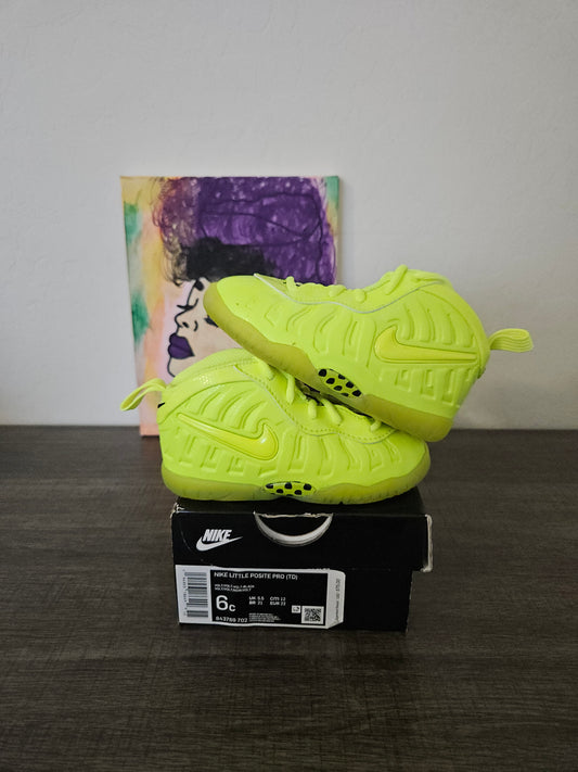 Size 6c - Kids Nike Volt Foamposites