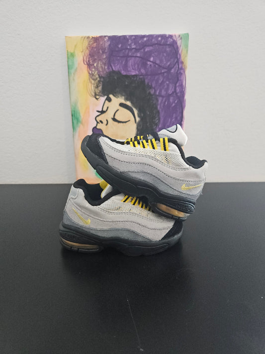 Size 5 - Kids Nike Airmax's