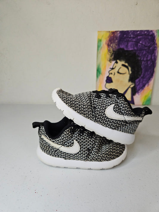 Size 7c - Kids Nike Shoes